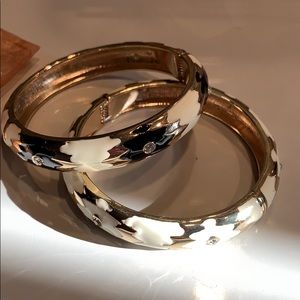Set of two like new bangle bracelets